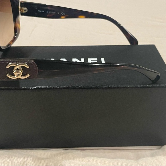 CHANEL Brown Tortoise Sunglasses - Picture 2 of 5